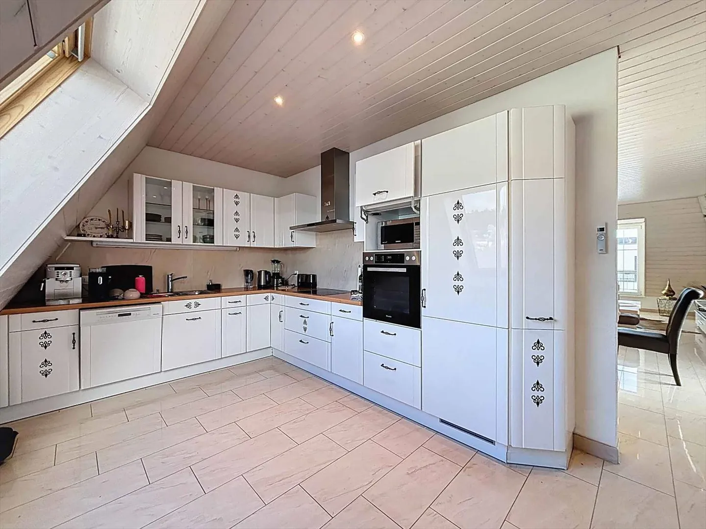 Penthouse with lake and Alps view - Photo 3 of 12