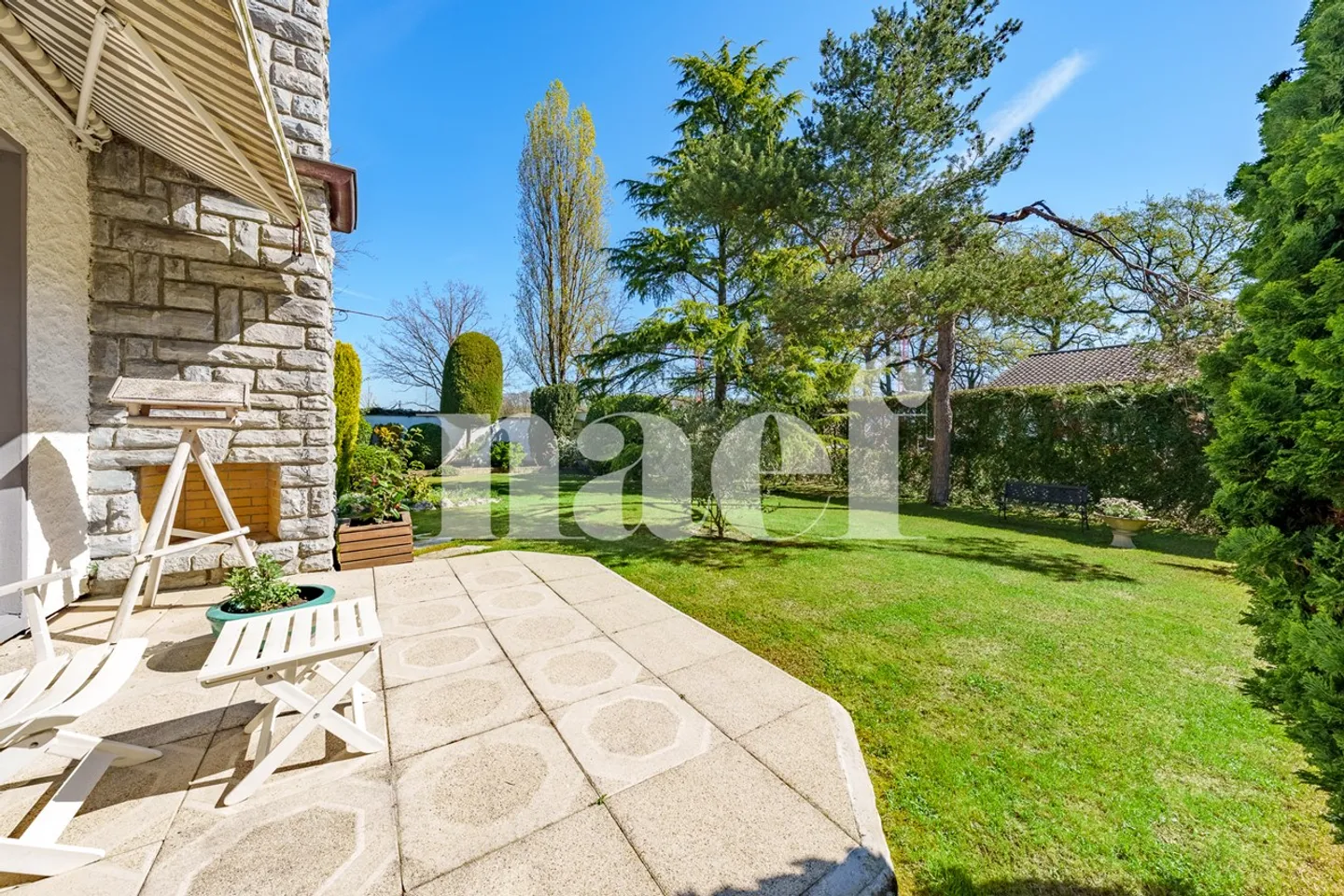 Sale of a villa with residential rights - Photo 2 of 13