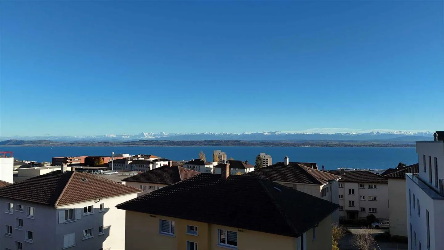Penthouse with lake and Alps view - Photo 10 of 12
