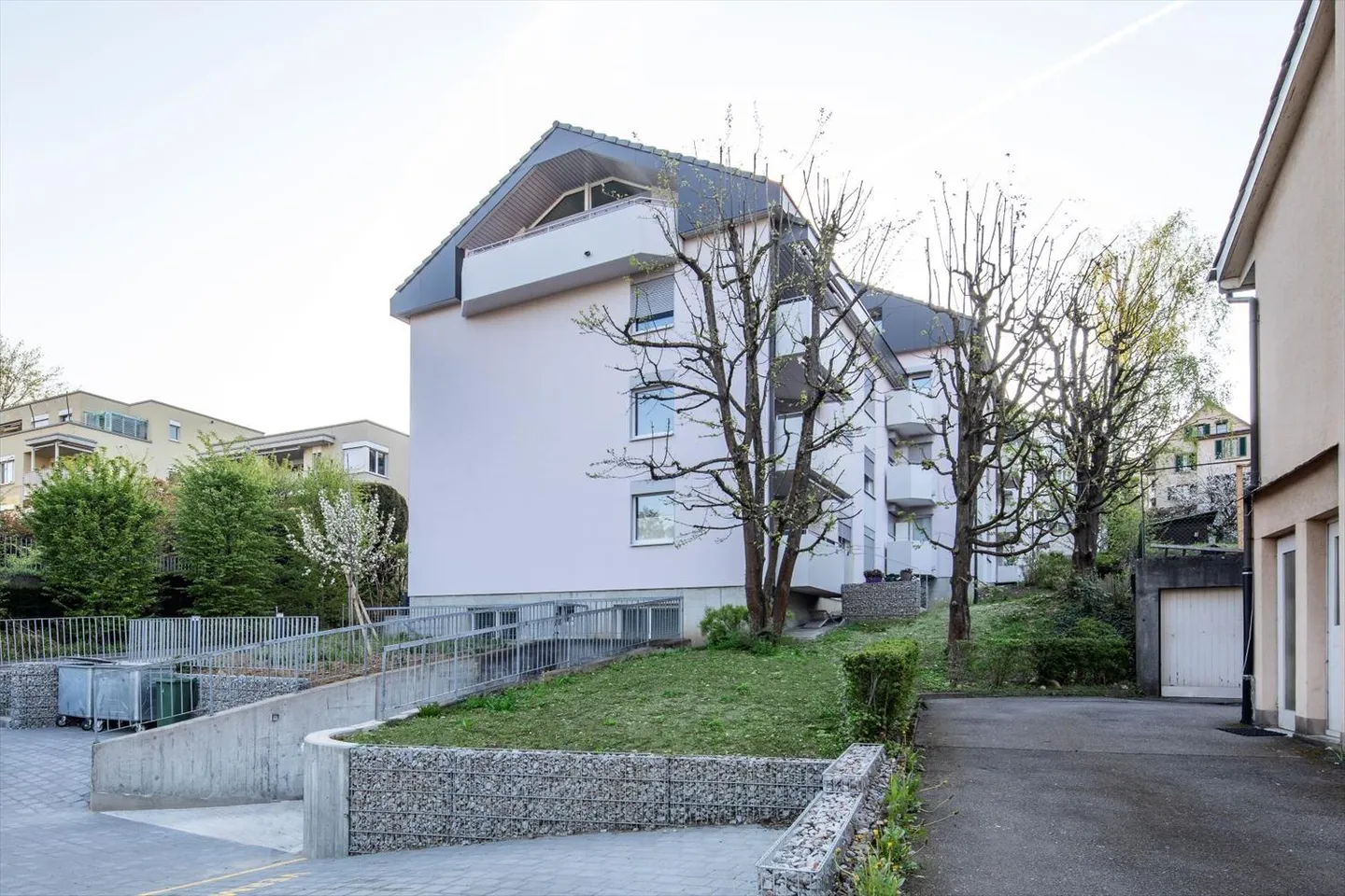 Appartement lumineux et moderne au château de Binningen - Photo 1 sur 6
