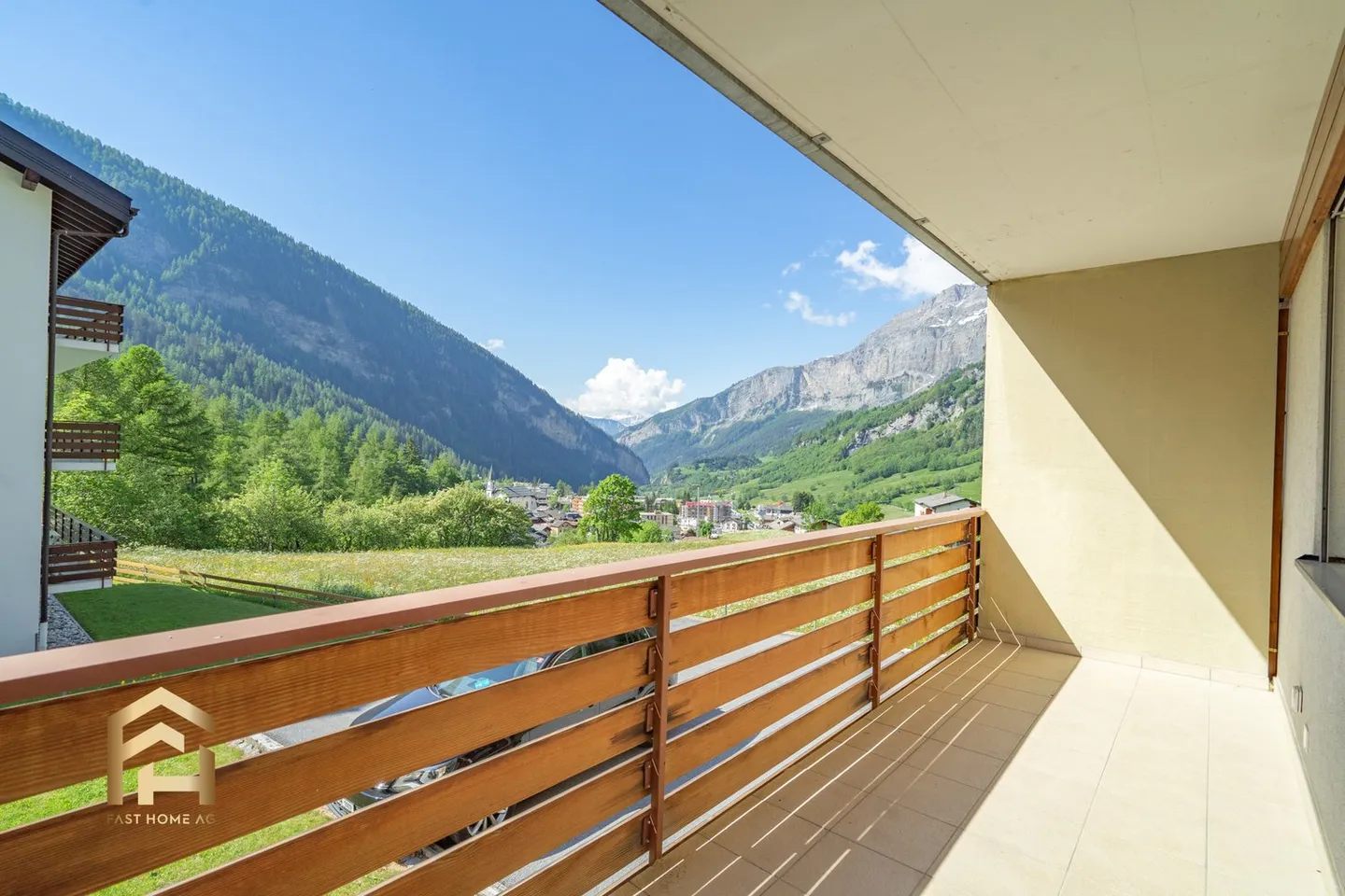 Large, fully furnished studio for rent - Photo 6 of 10