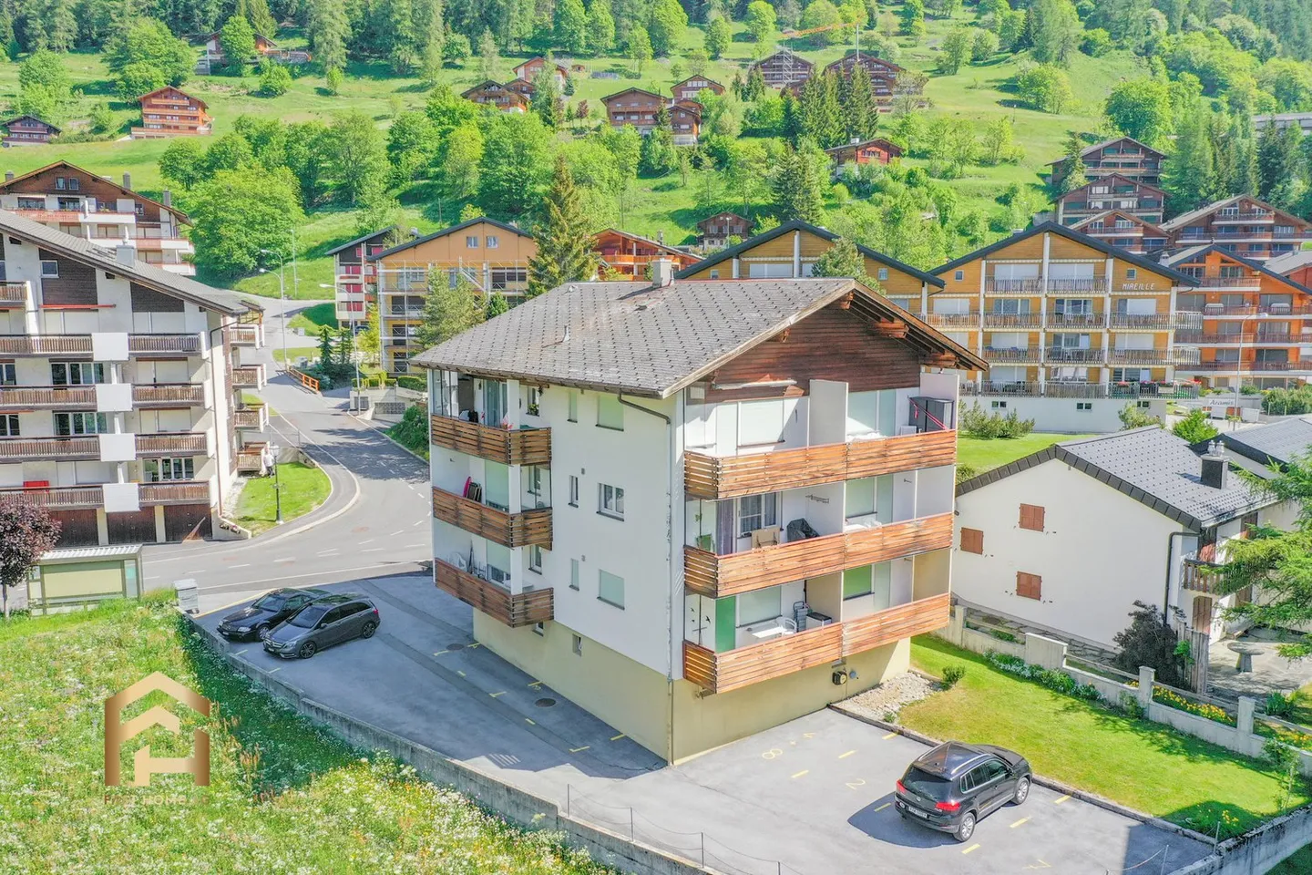 Large, fully furnished studio for rent - Photo 7 of 10