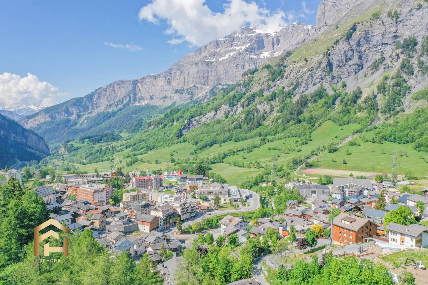 Large, fully furnished studio for rent - Photo 9 of 10