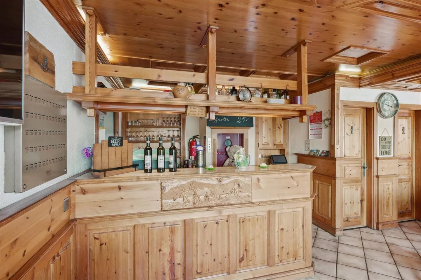 Hotel with 20 rooms - Photo 4 of 13