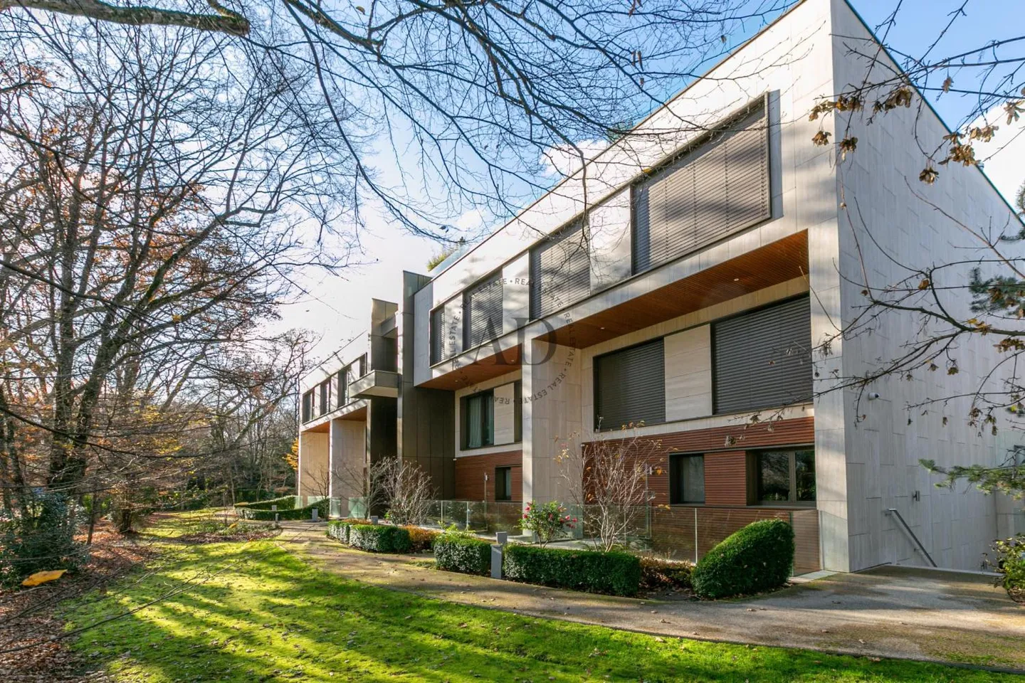 9-room apartment - Photo 3 of 12