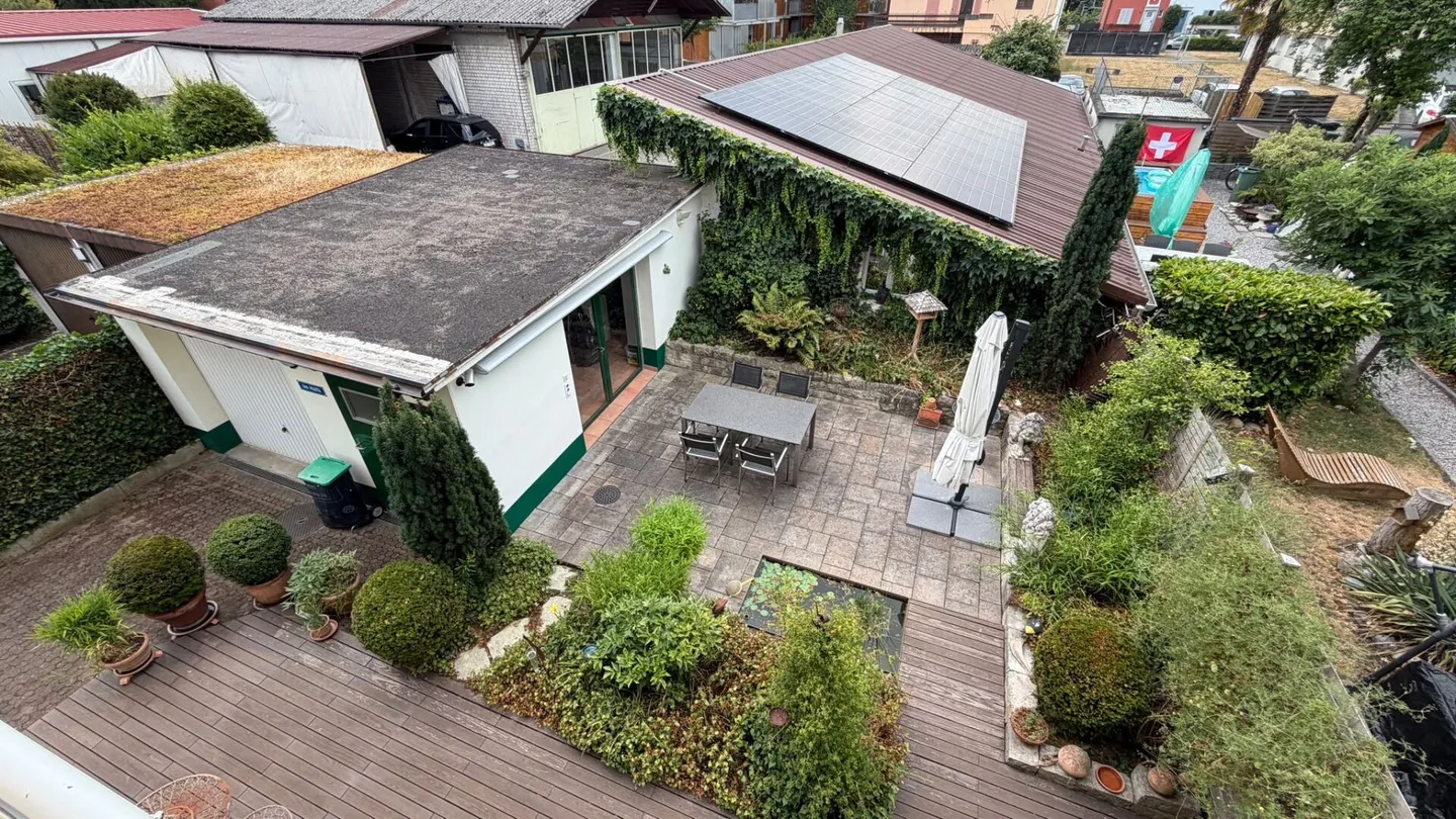 Generational House with 6.5-Room Maisonette and Rented 3-Room Apartment - Photo 3 of 18