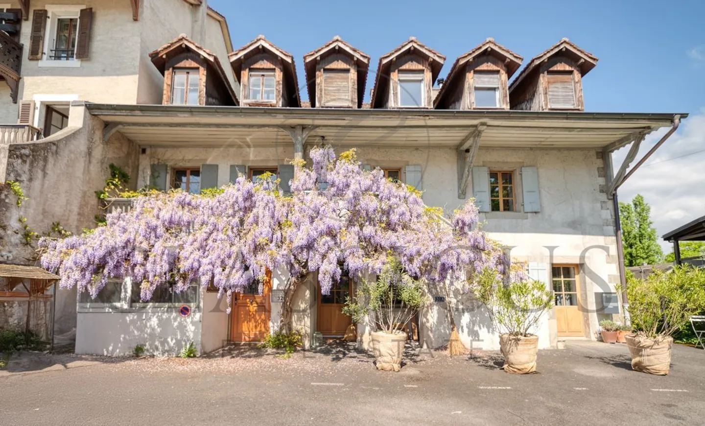 House with 5 rooms and great potential - Photo 3 of 12