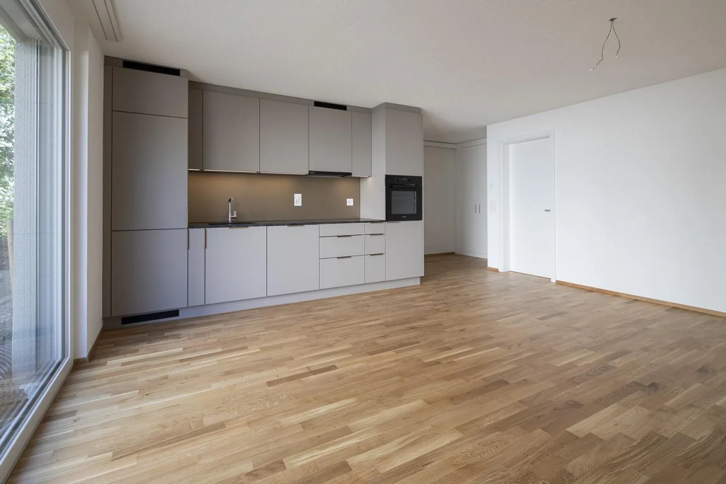 Exclusive first rental - stylish 2.5-room apartment for rent! - Photo 2 of 6