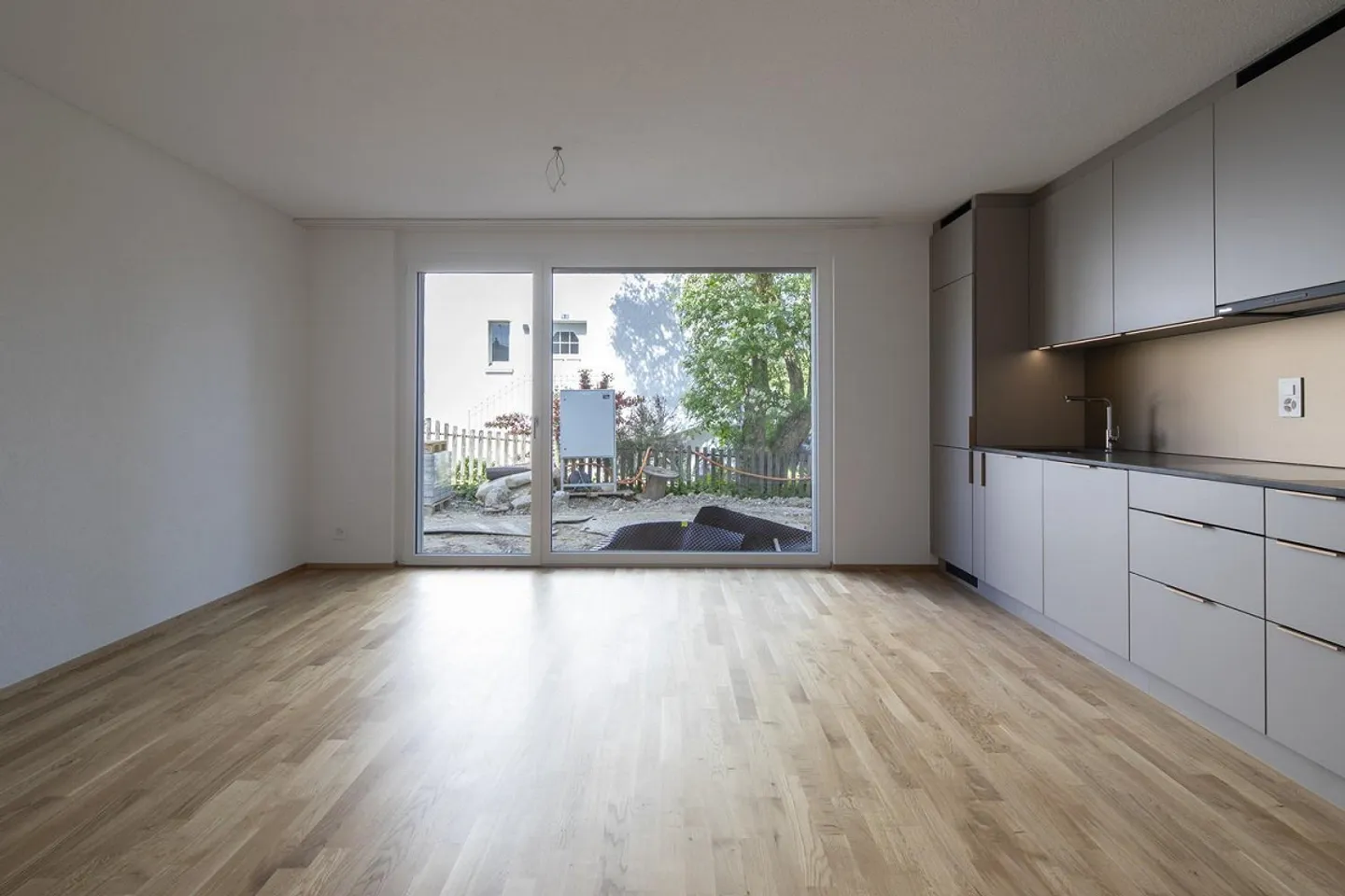 Exclusive first rental - stylish 2.5-room apartment for rent! - Photo 3 of 6