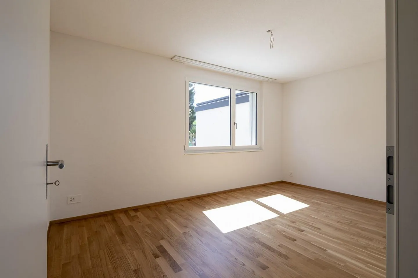 Exclusive first rental - stylish 2.5-room apartment for rent! - Photo 4 of 6