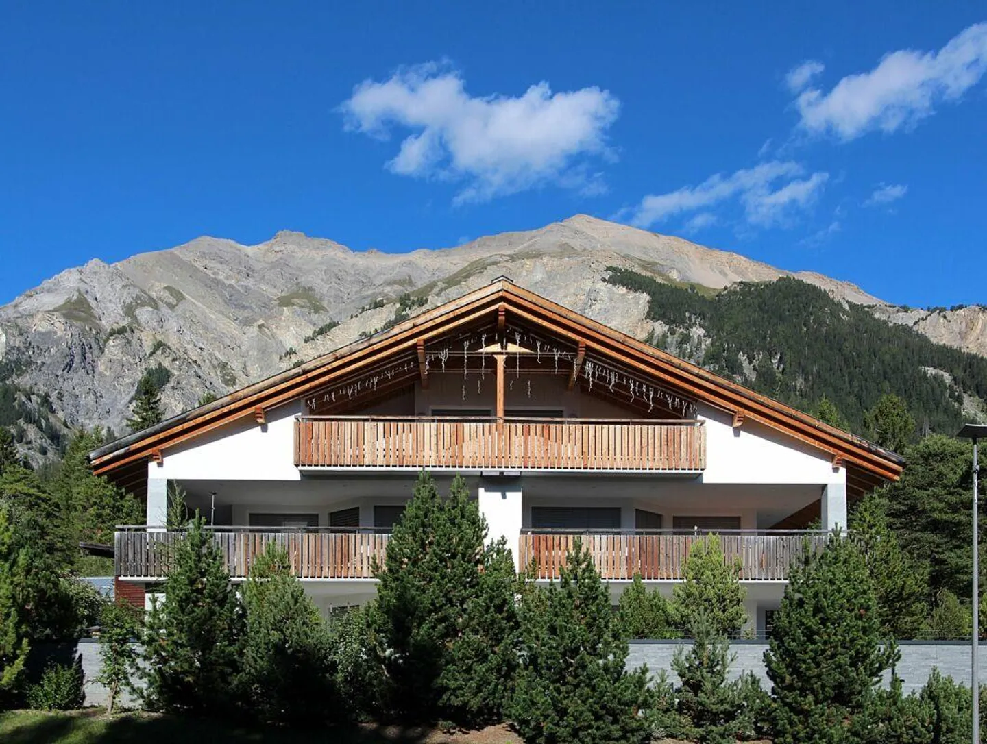 Sun-drenched 3.5 room penthouse - Photo 7 of 9