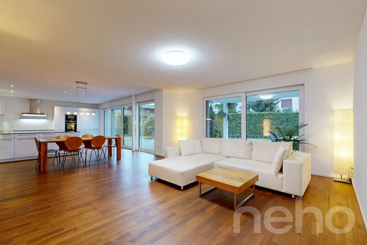 Light-Filled 6.5-Room House in a Quiet Location - Photo 2 of 12