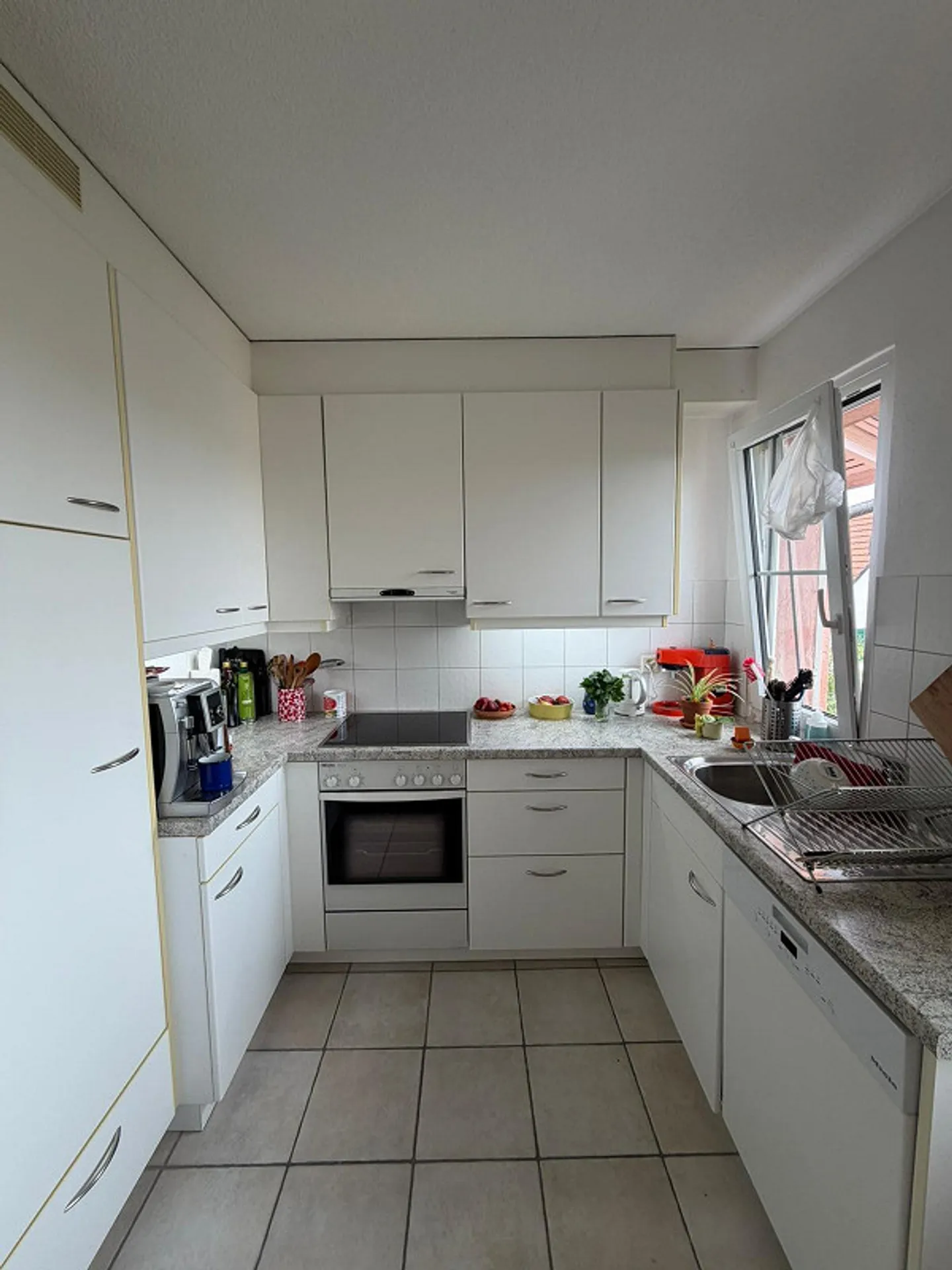 Appartamento temporaneo di 2,5 stanze con balcone in una posizione attraente a Zurigo - Foto 4 di 6