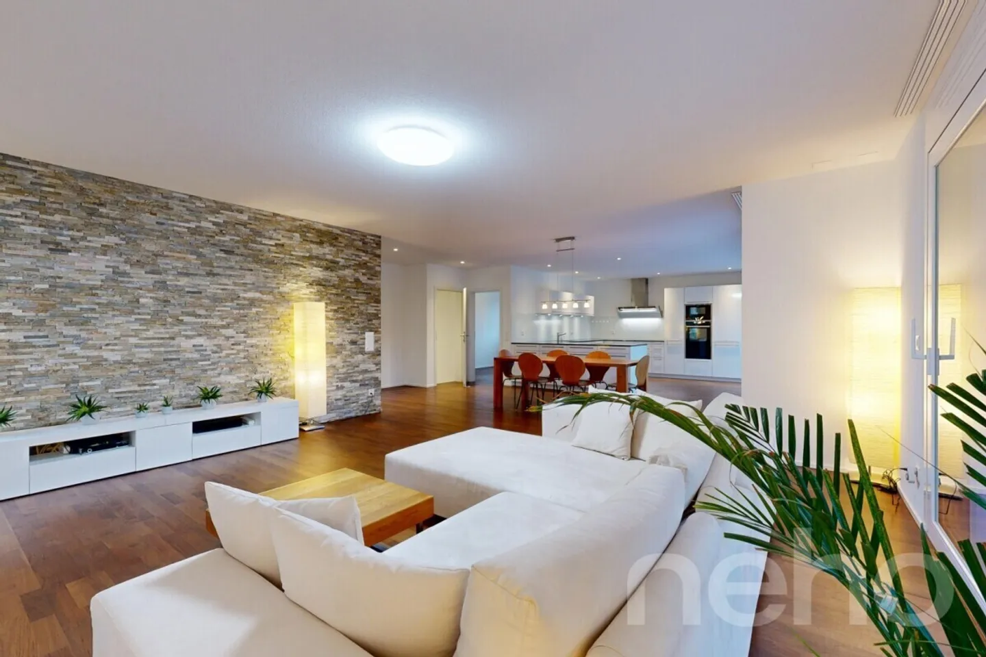 Light-Filled 6.5-Room House in a Quiet Location - Photo 3 of 12