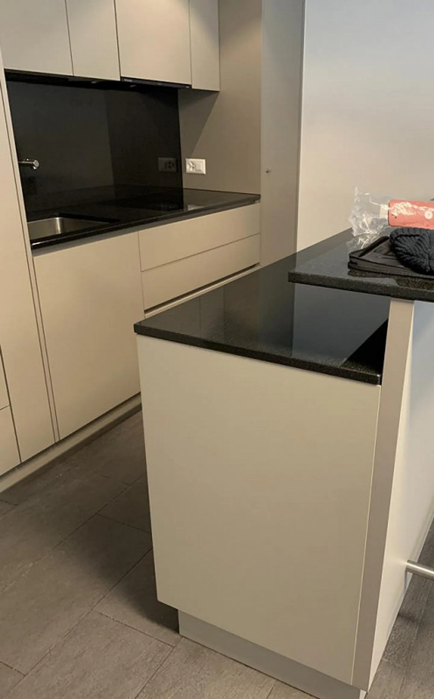 Attractive office location with potential! - Photo 3 of 4