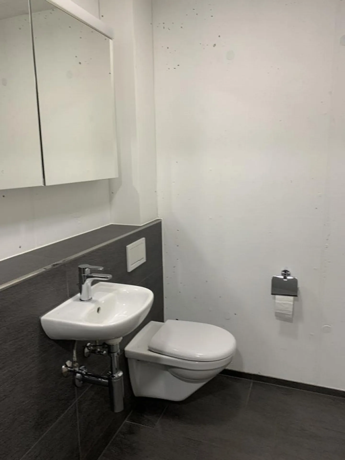 Attractive office location with potential! - Photo 4 of 4