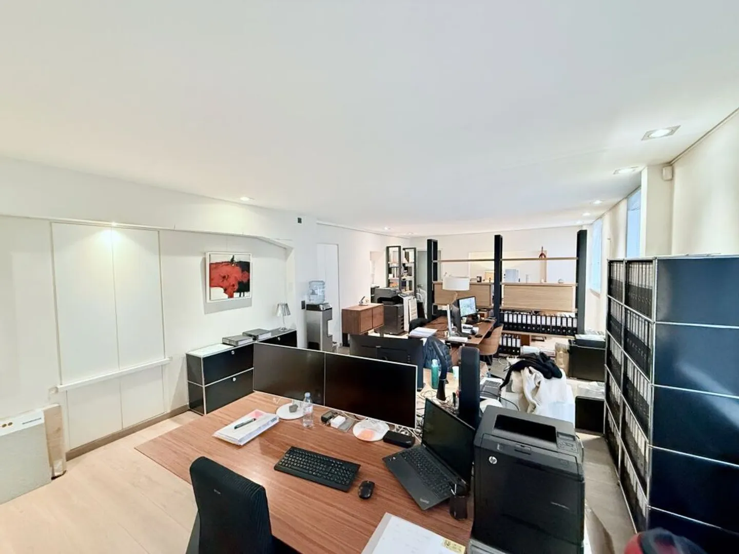 Elegant office of 115 m² for rent in a character building - Photo 4 of 5