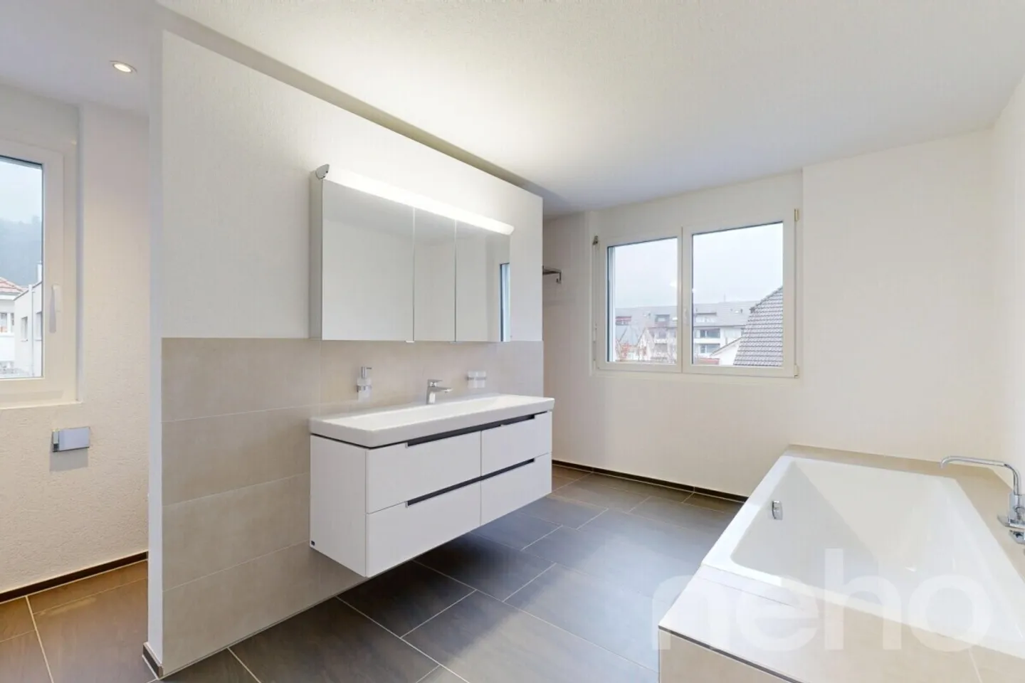 Light-Filled 6.5-Room House in a Quiet Location - Photo 8 of 12