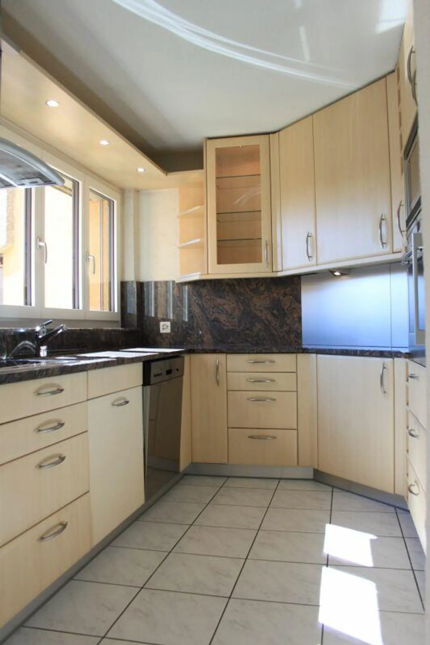 Appartement de 4,5 pièces dans la verdure - Photo 3 sur 12