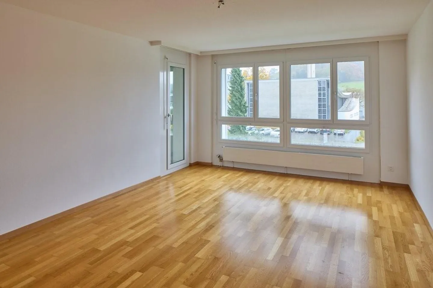 Geräumige Wohnung mit Balkon - Foto 2 von 6