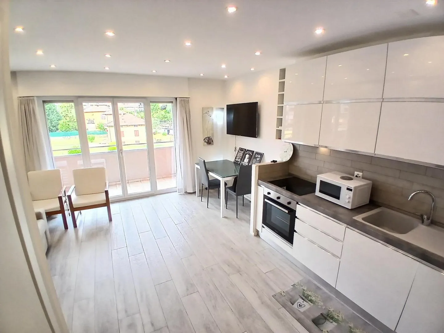 Second Home - RENOVATED STUDIO APARTMENT IN AGNO - Photo 1 of 9