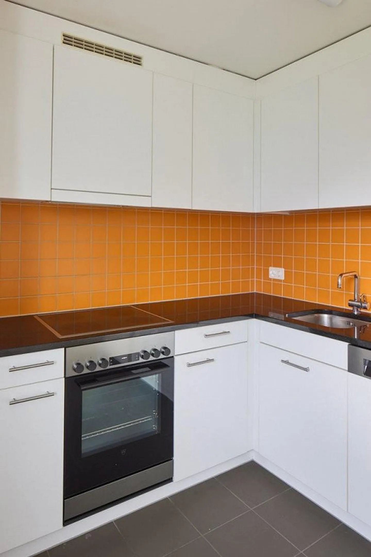 Geräumige Wohnung mit Balkon - Foto 3 von 6