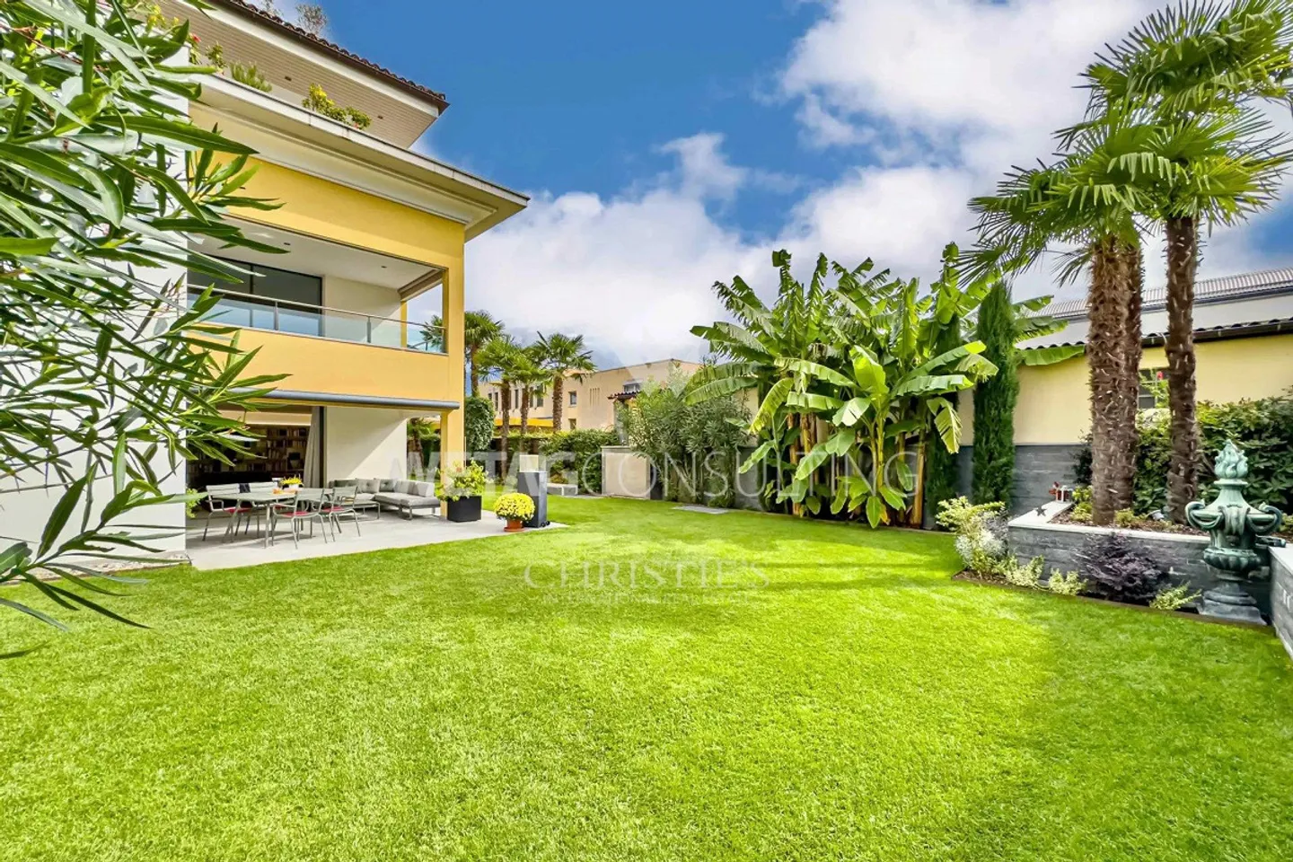 Ascona: modern apartment with large garden in immediate proximity to the lake - Photo 1 of 13