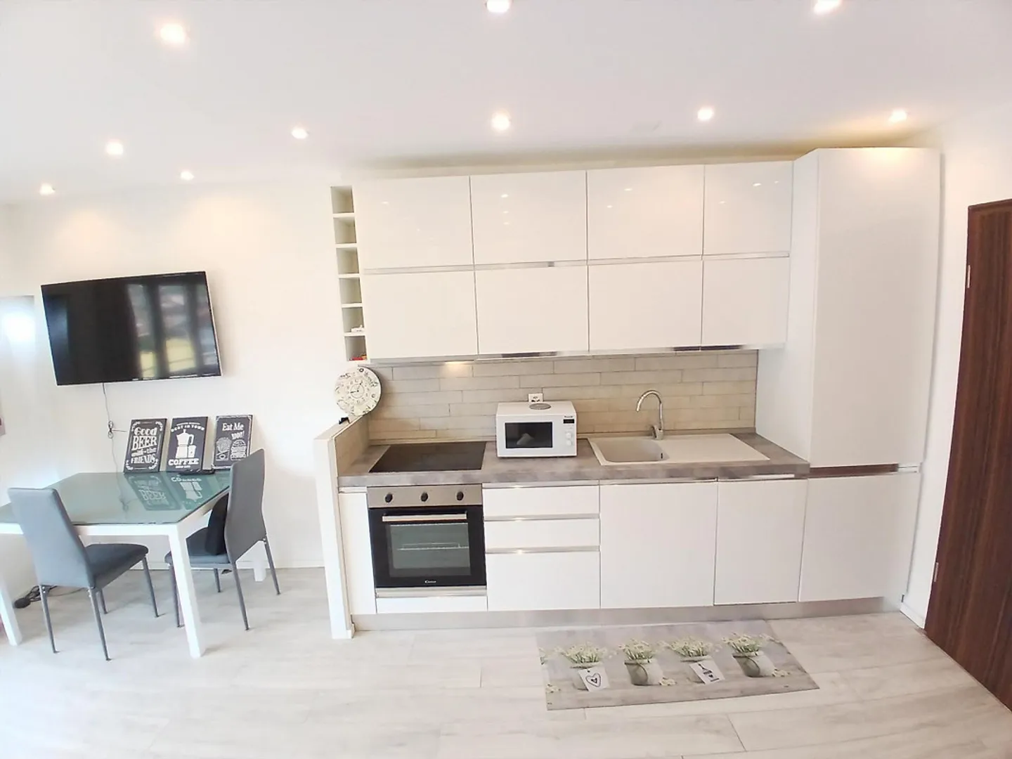 Second Home - RENOVATED STUDIO APARTMENT IN AGNO - Photo 4 of 9