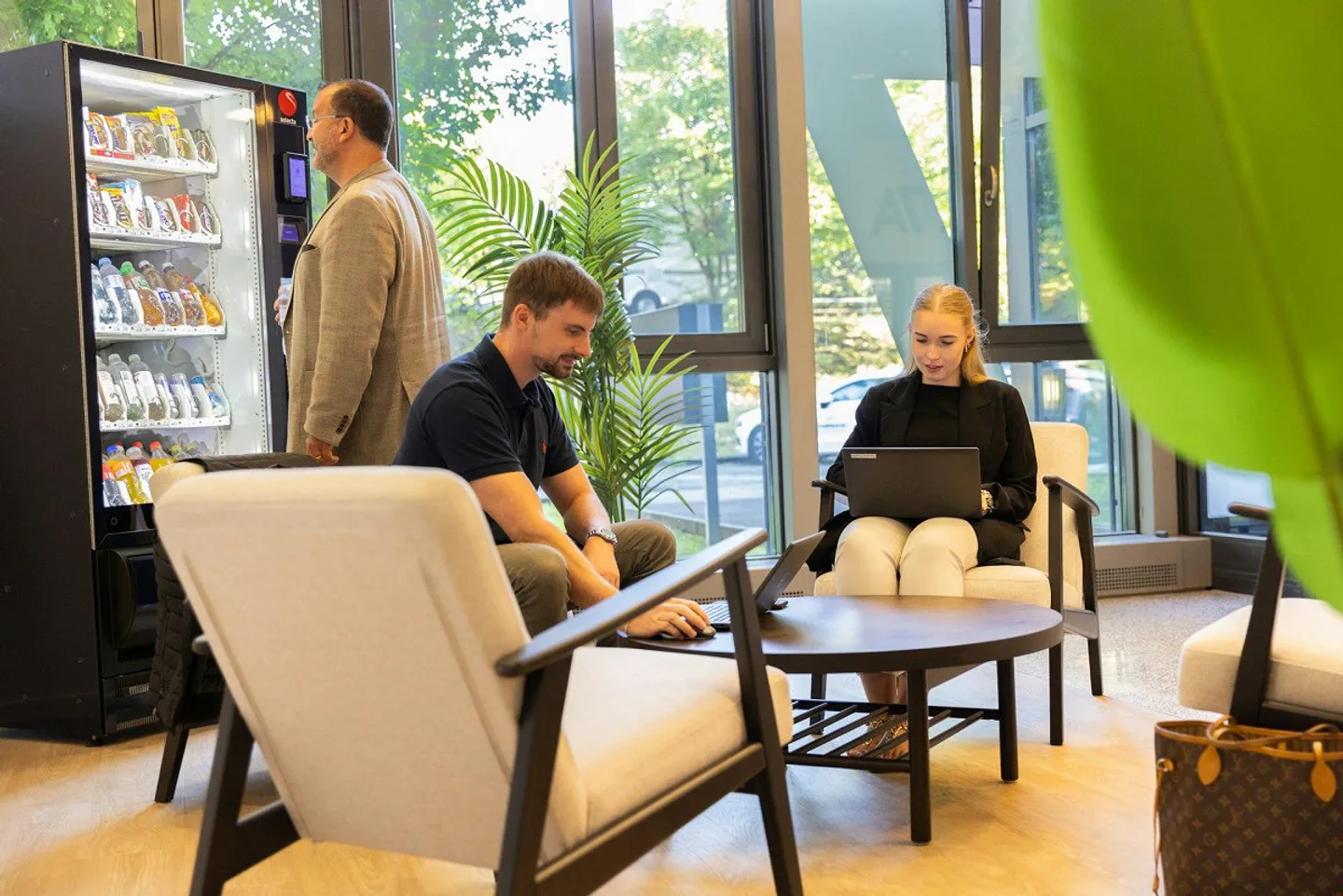 GWERB7 - 346m2 Espace de bureau attrayant avec showroom et entrée lounge... - Photo 4 sur 10