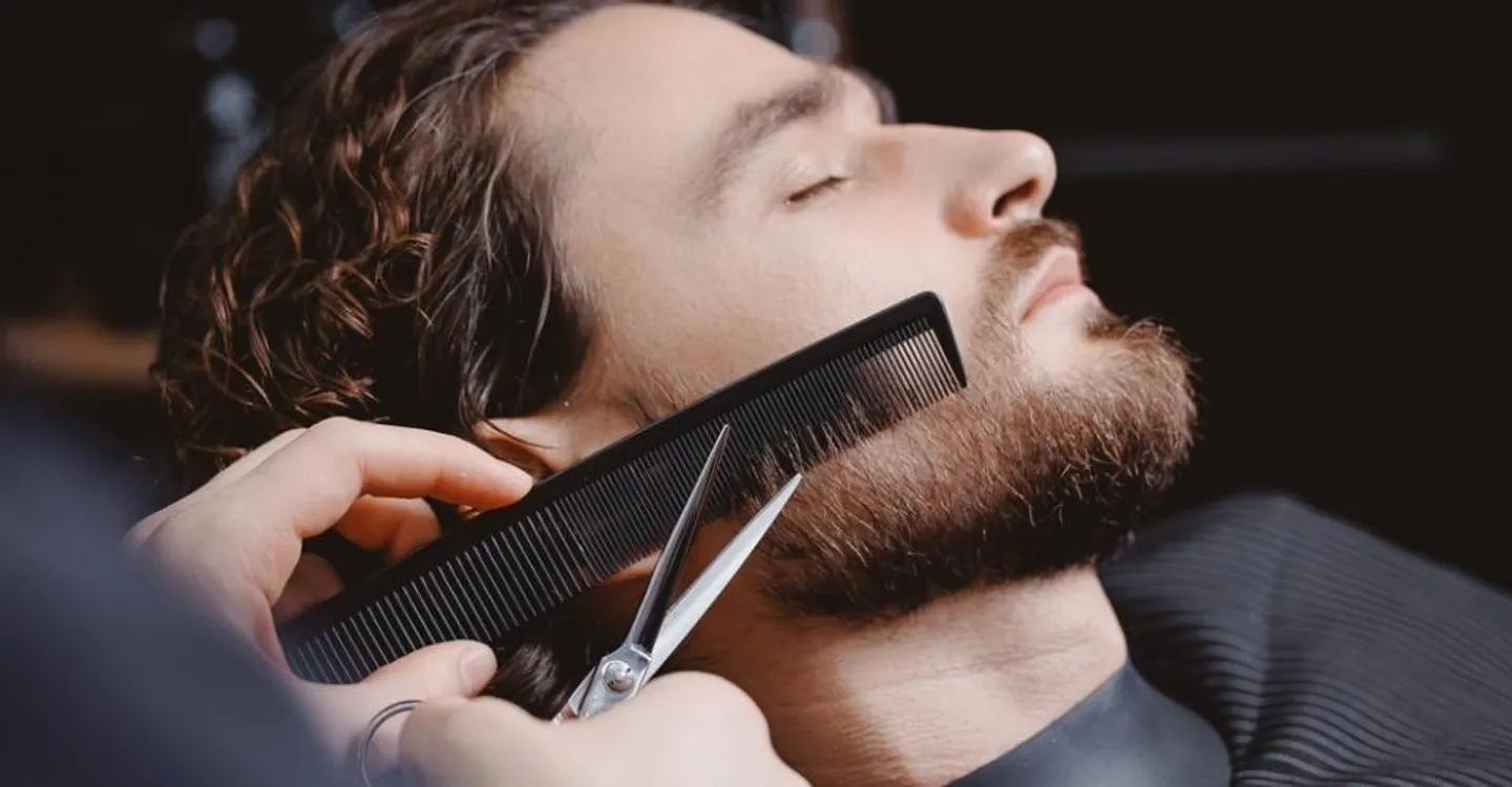 GINEVRA: SETTORE PLAINPALAIS SALONE DA BARBA PER UOMINI IN VENDITA - Foto 1 di 1