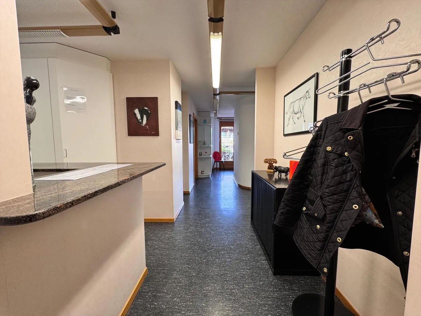 Commerce - Photo 1 of 11