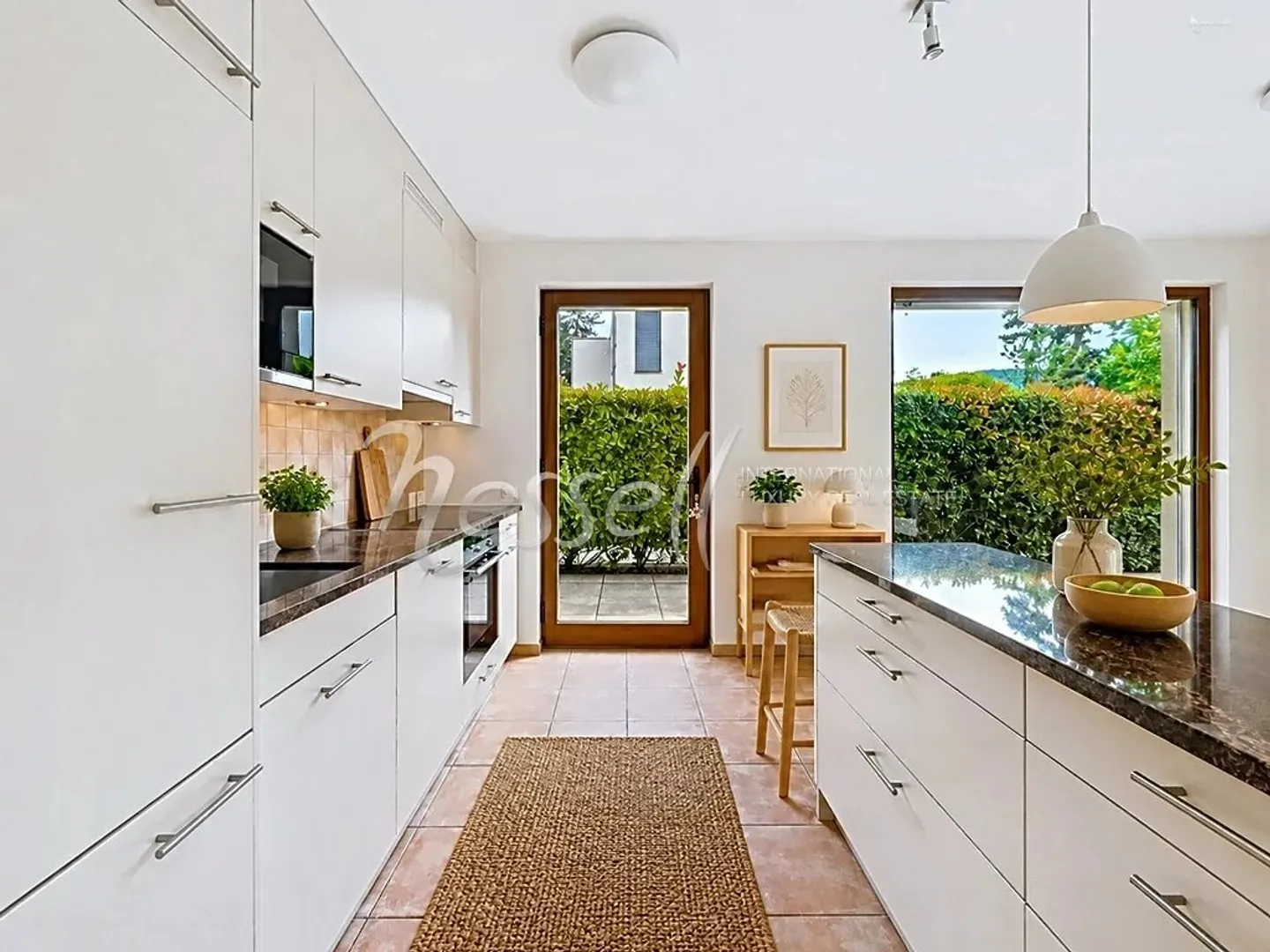 Charming Garden Apartment - Photo 4 of 10