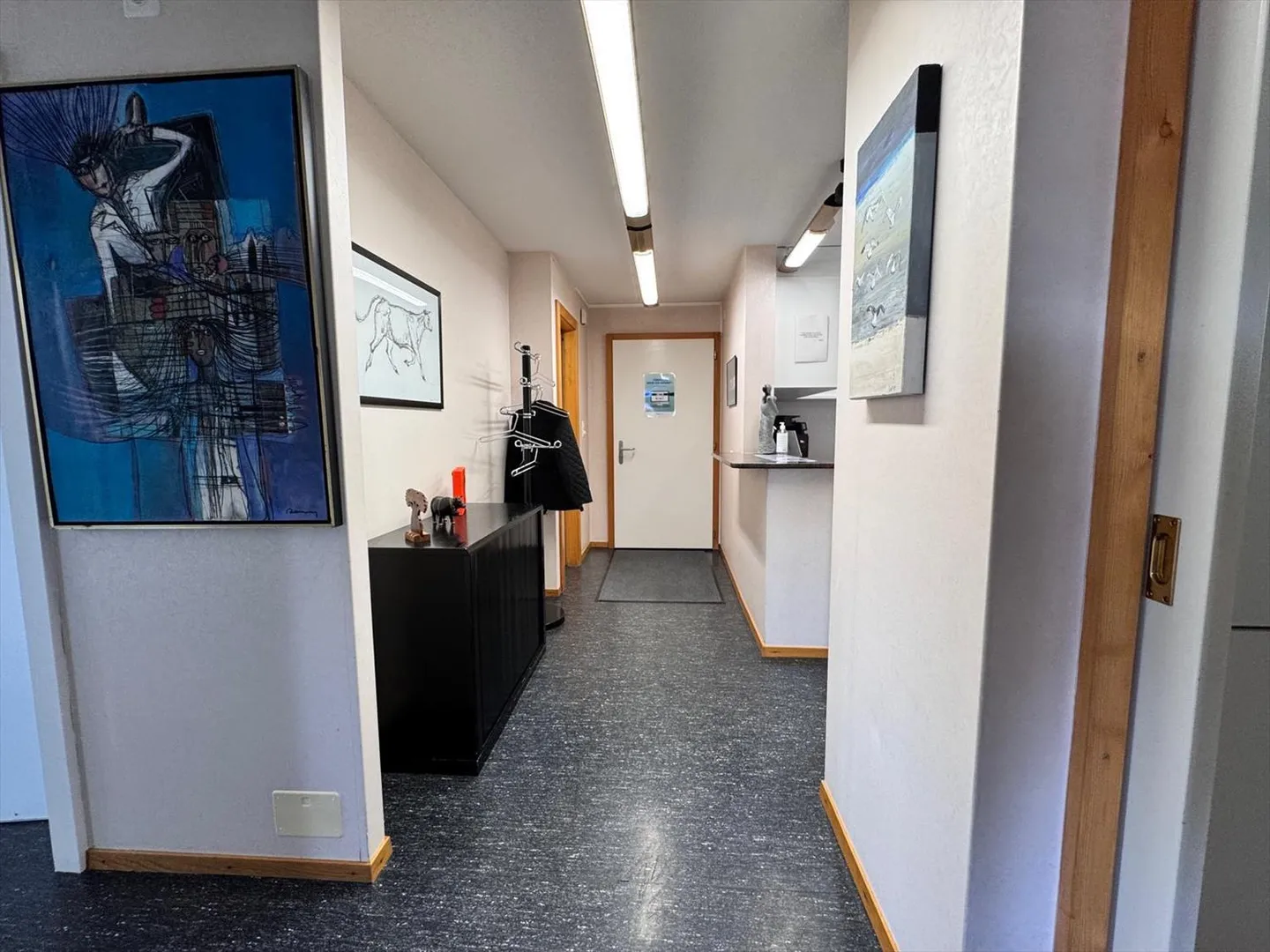 Commerce - Photo 2 of 11