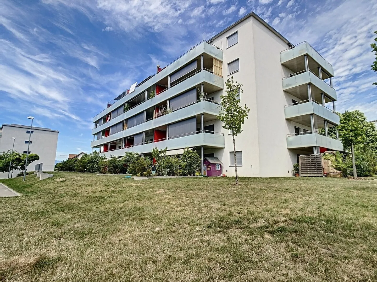 SUPERB ACCOMMODATION IN ESTAVAYER-LE-LAC - Photo 2 of 2
