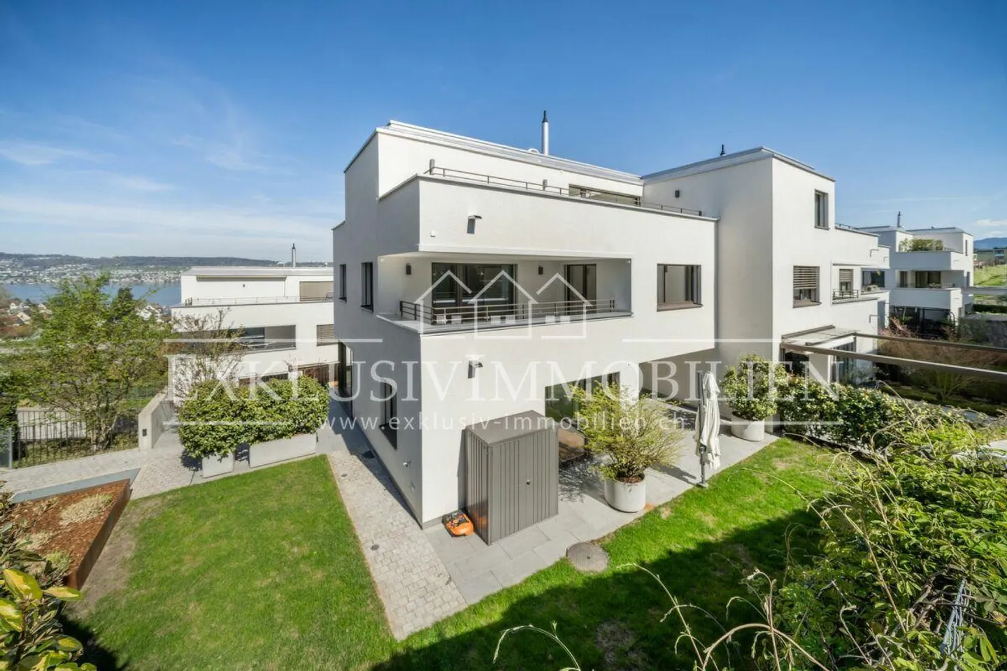 Moderna e esclusiva casa da sogno in posizione premium con vista mozzafiato sul lago - Foto 1 di 8