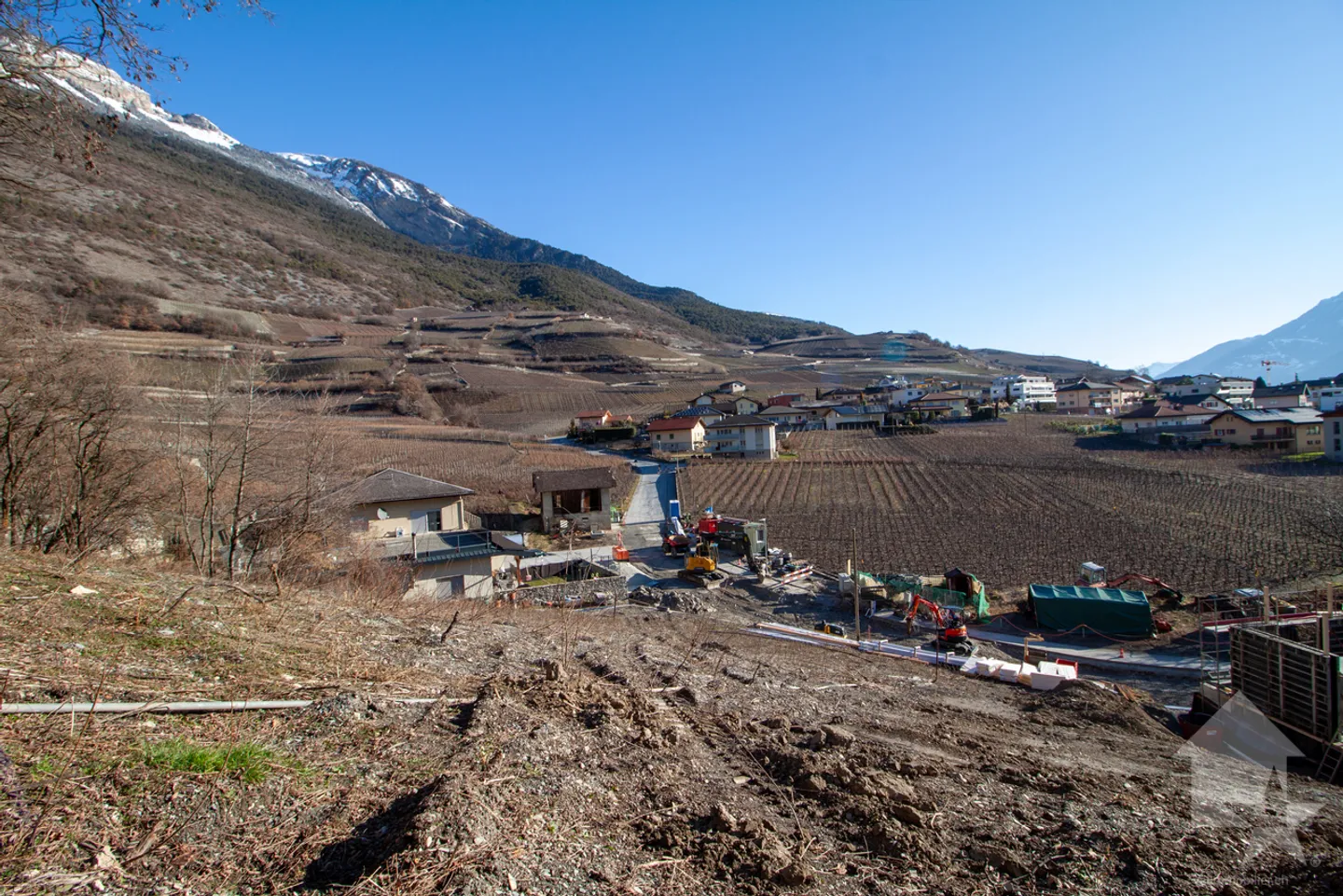 ! Spezialinvestor ! 1000 m2 Grundstück mit Baugenehmigung - Foto 2 von 8