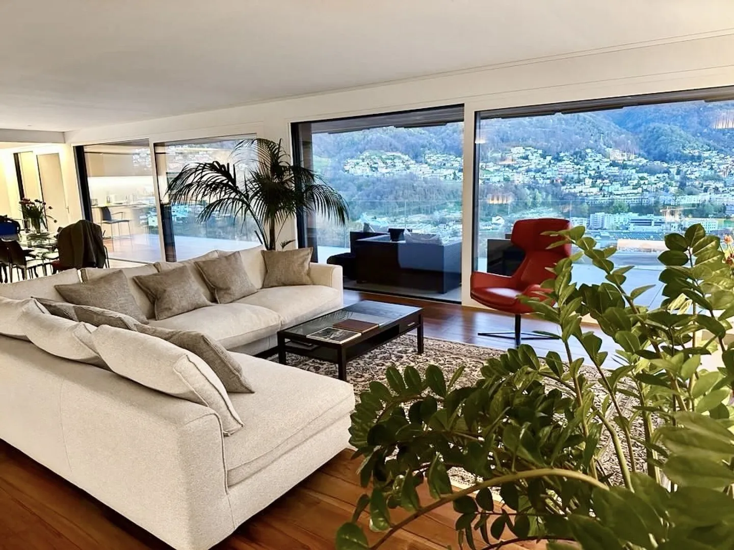 Lugano, Canobbio: 4.5-room penthouse with lake view - Exclusive residence with panoramic terrace and complete privacy - Foto 3 di 9