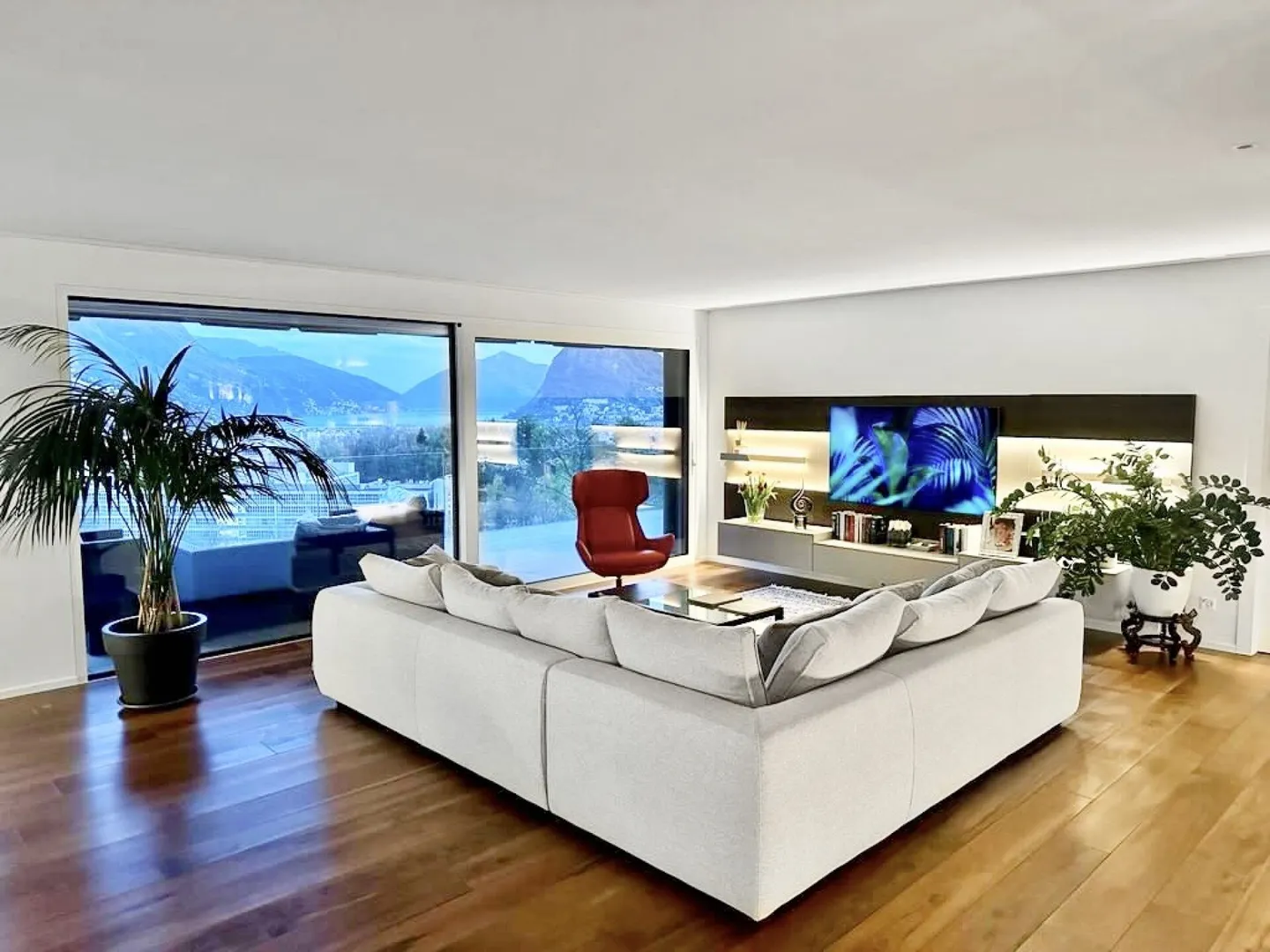 Lugano, Canobbio: 4.5-room penthouse with lake view - Exclusive residence with panoramic terrace and complete privacy - Foto 1 di 9