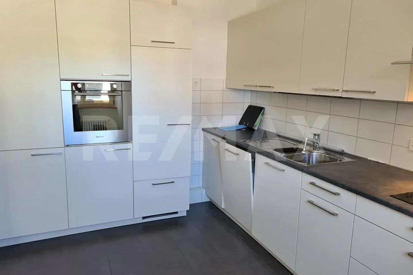 Historical & modern living - Photo 3 of 12