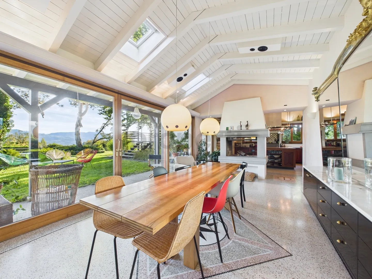 Maison de campagne idyllique avec vue sur le lac et les montagnes - Photo 2 sur 13