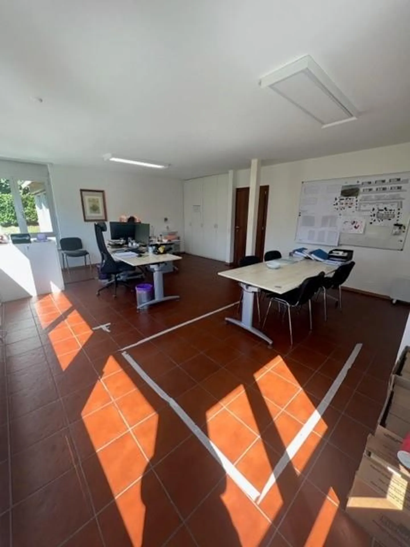 Bureau/Pratique médicale/Studio de beauté éventuellement déjà meublé - Photo 1 sur 16