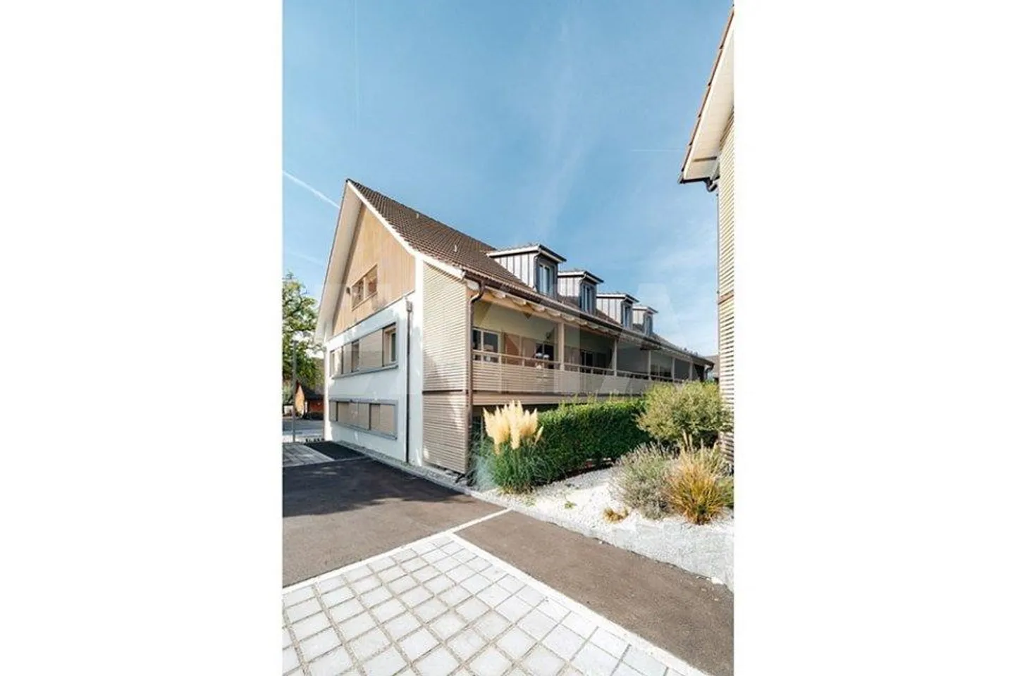 Appartement attrayant de 3,5 pièces dans un emplacement central à Rafz - Photo 2 sur 13