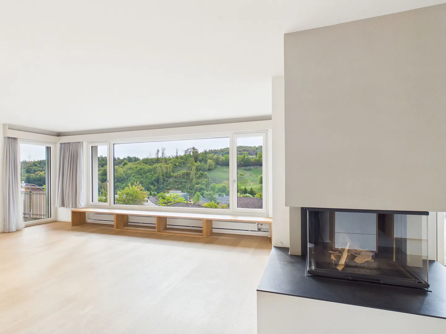 Beautiful view for cozy hours at home - Photo 2 of 11