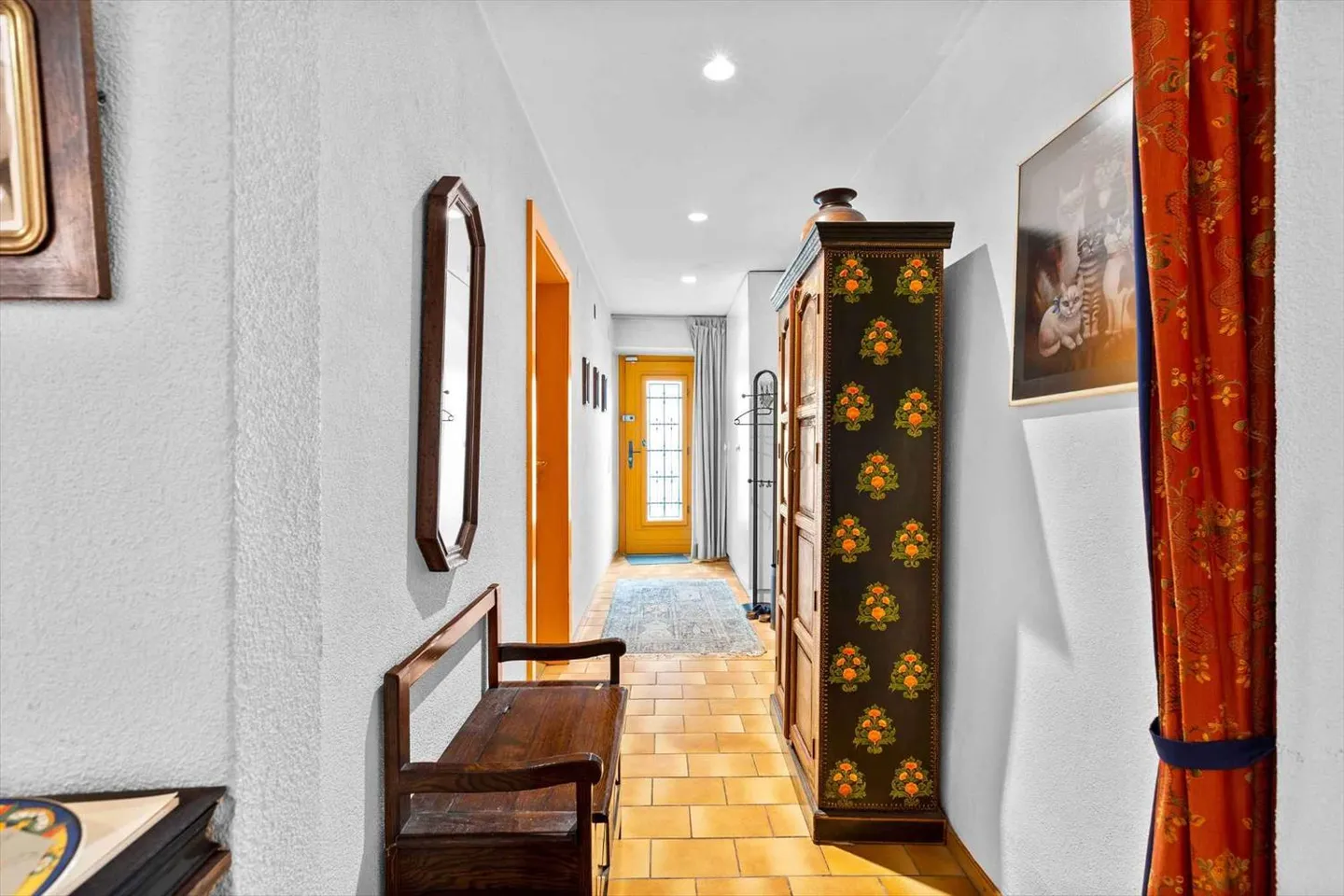 Charming village house with 4.5 rooms - Photo 3 of 10