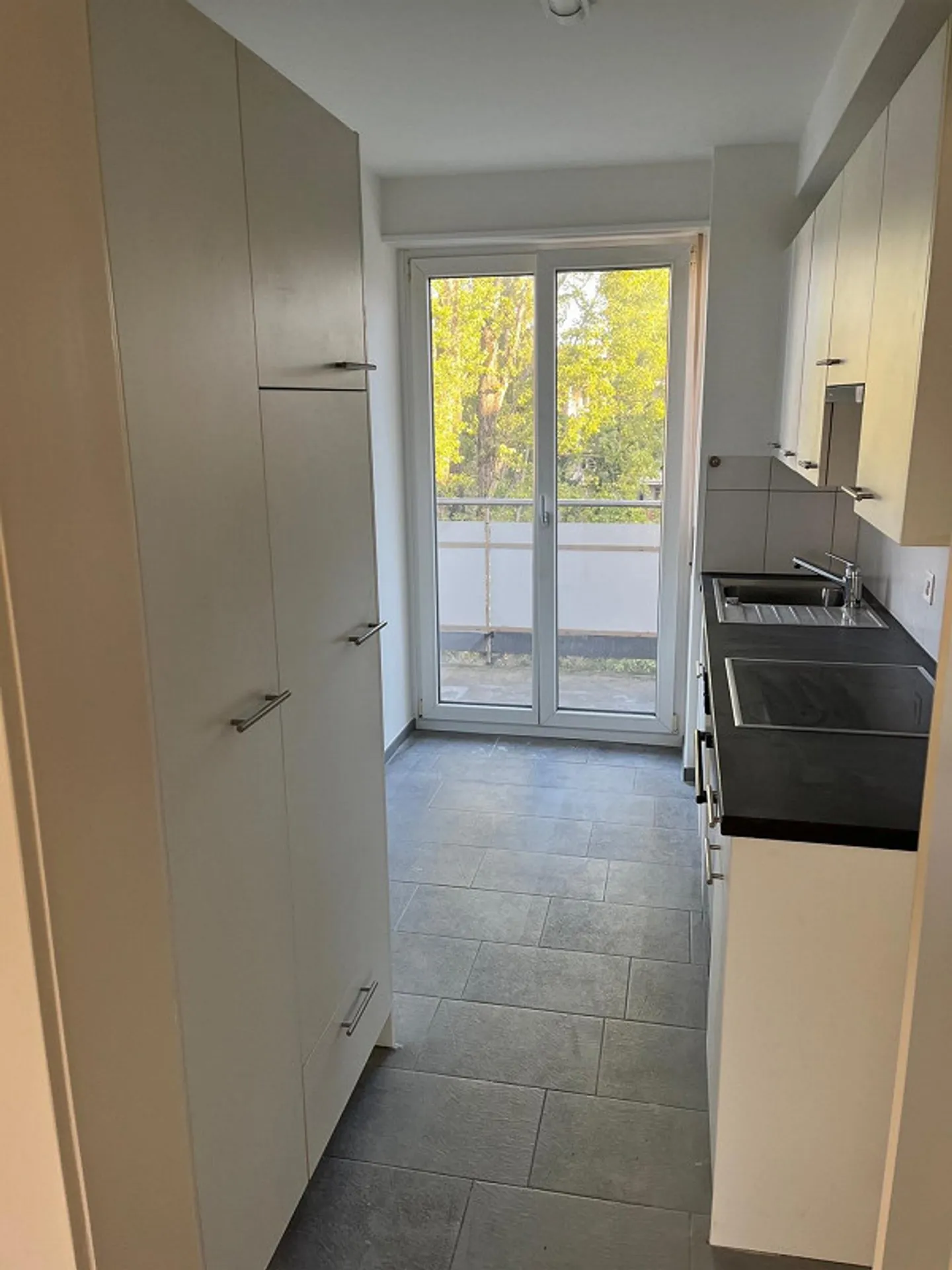 City apartment on a quiet side street - Photo 2 of 8
