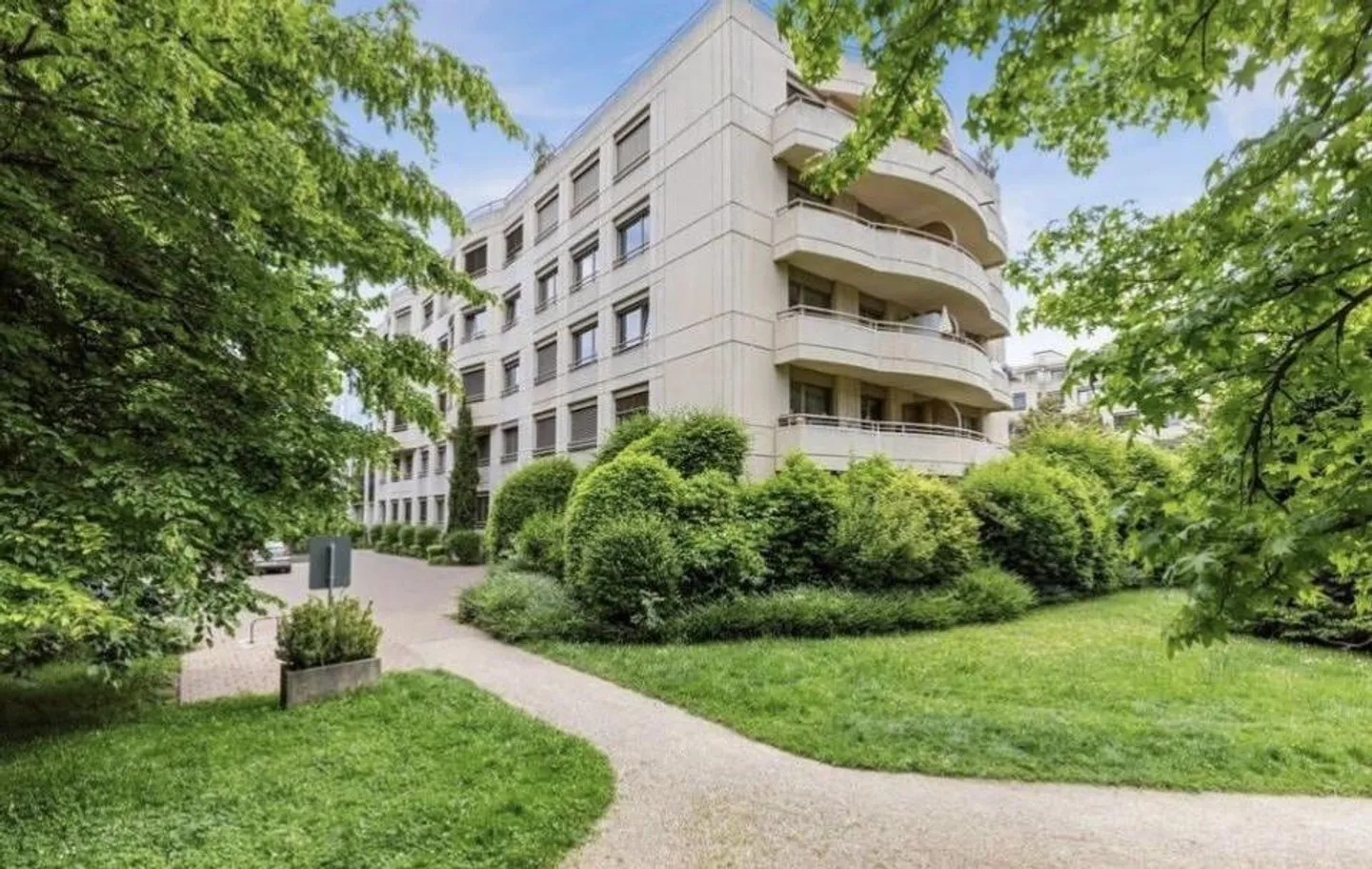 Ampio appartamento con 3 camere nel quartiere Florissant - Foto 1 di 5
