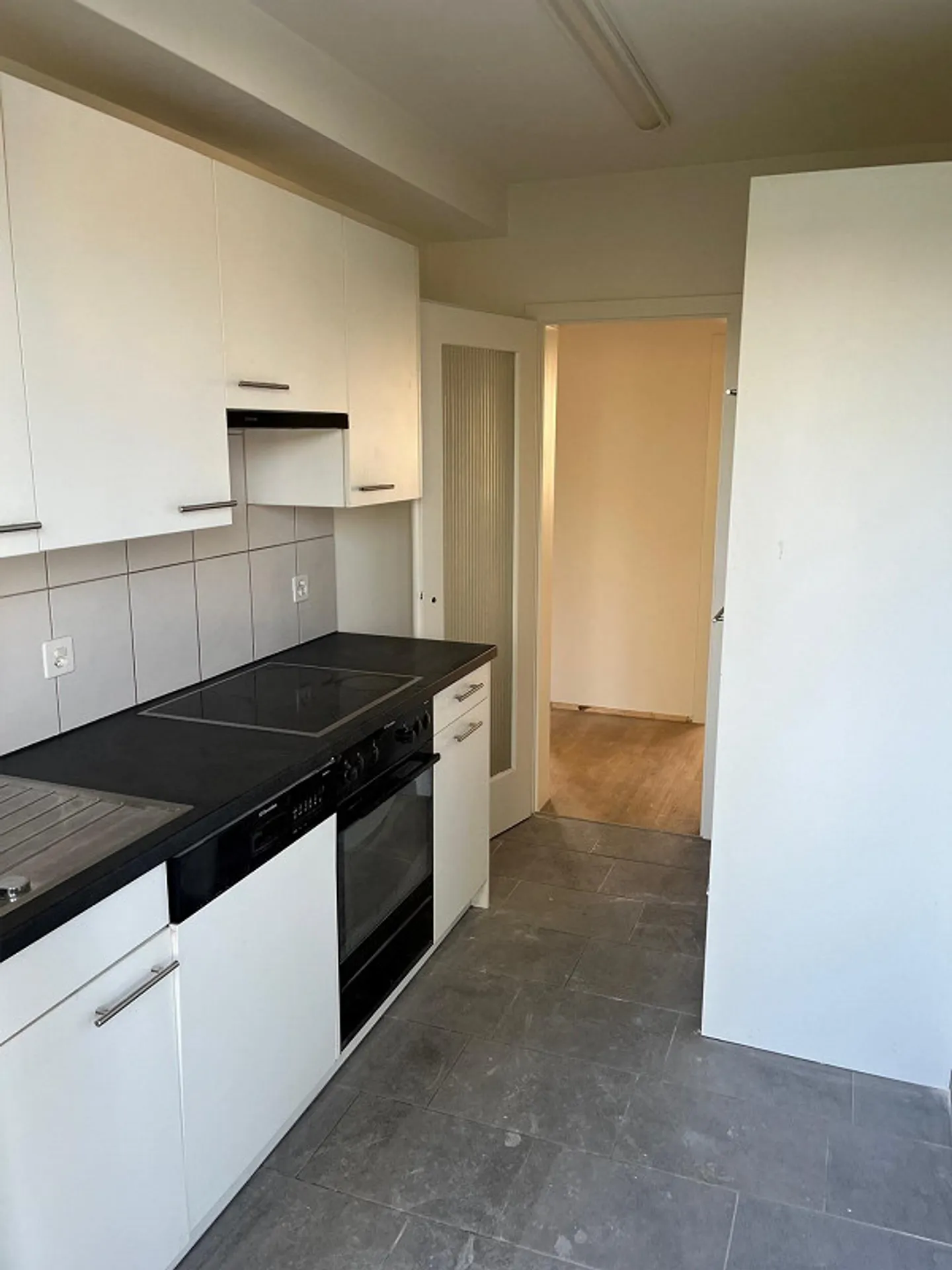 City apartment on a quiet side street - Photo 3 of 8