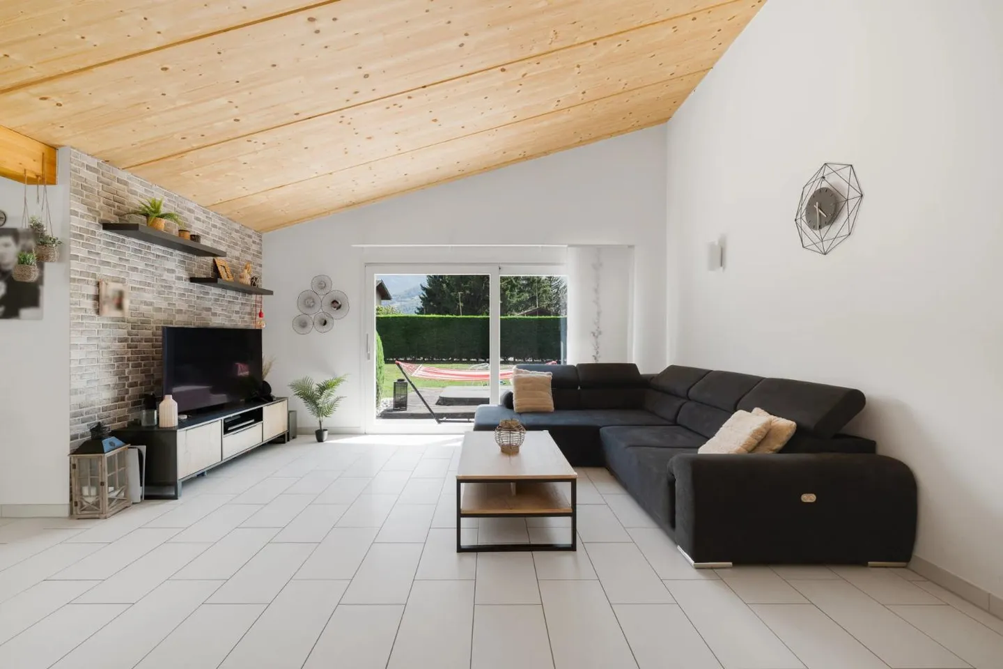 Villa individuelle de 7,5 pièces avec vue imprenable sur le Haut de Cry - Photo 2 sur 13
