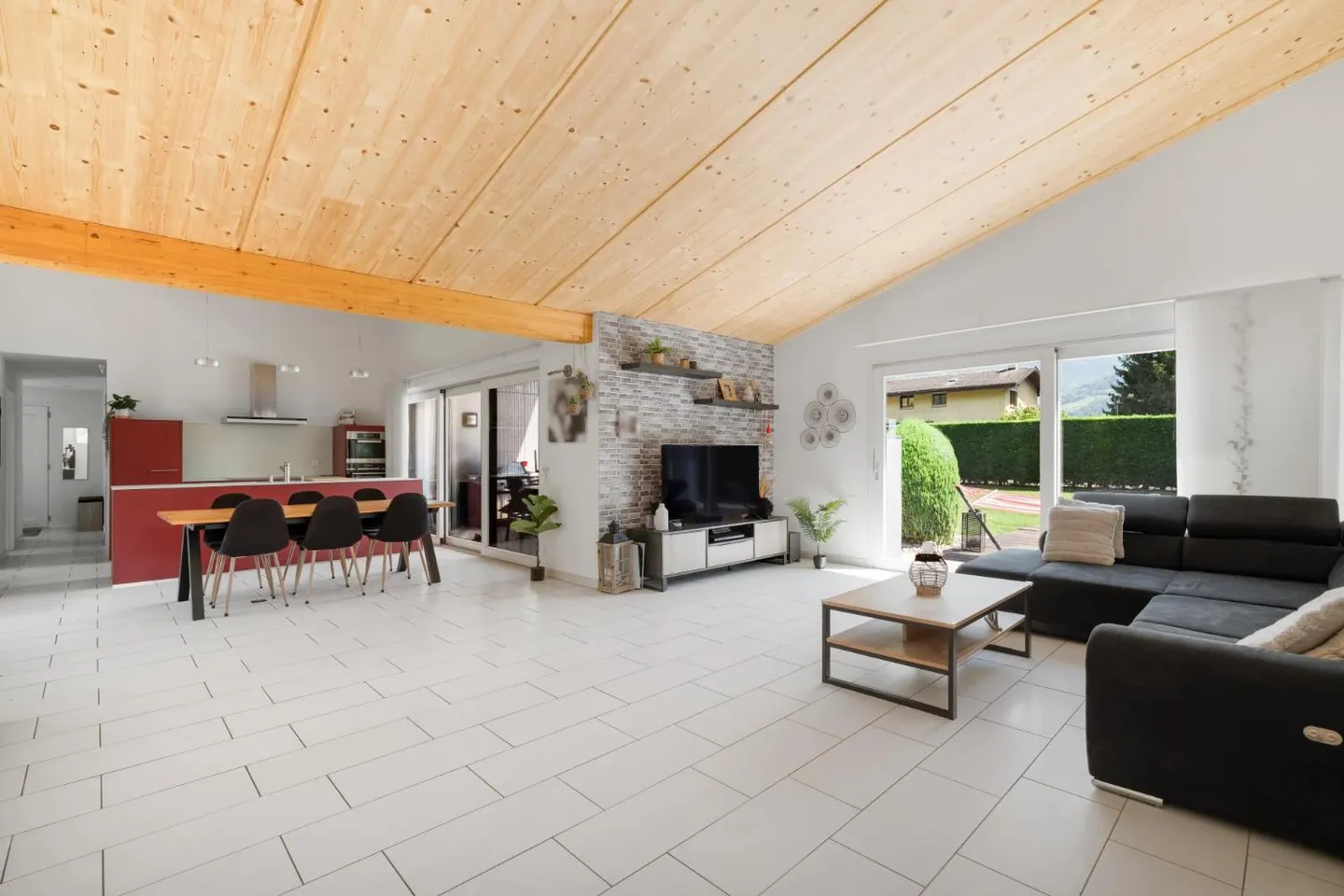 Villa individuelle de 7,5 pièces avec vue imprenable sur le Haut de Cry - Photo 3 sur 13