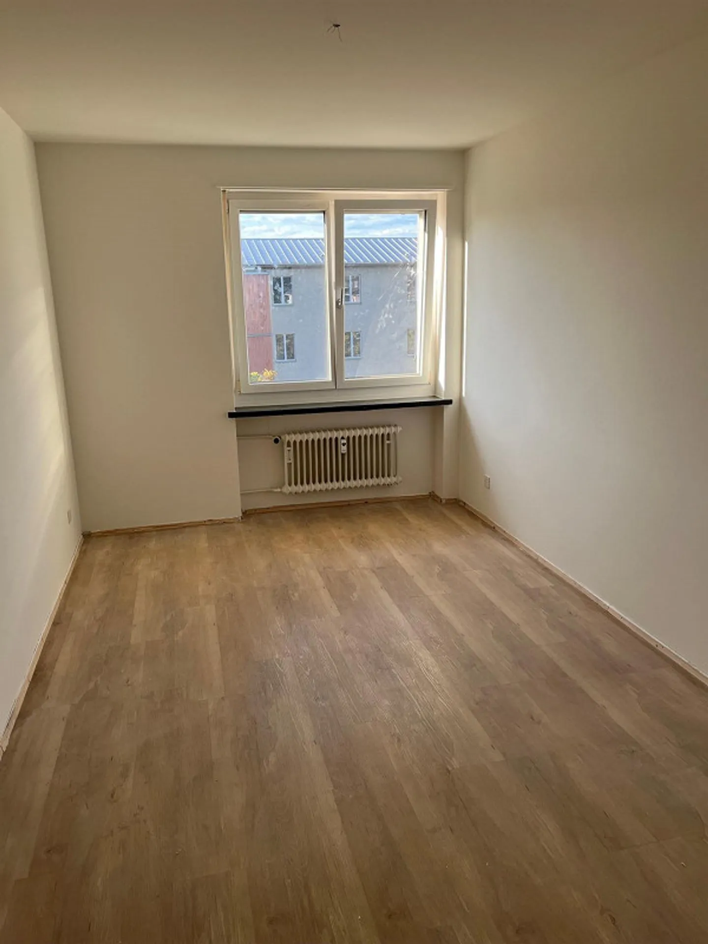 City apartment on a quiet side street - Photo 6 of 8